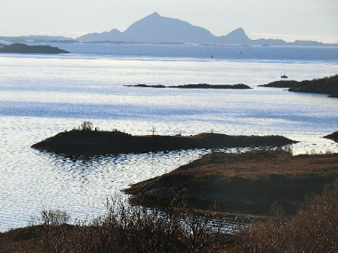 岩礁、小島がたくさんある