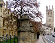 教会と大学の混在する街、オックスフォード