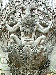 �y�[�i�{�a�����̃A�[�`��ɐw�����_�B�L�ɍ���u�h�E�̖؂�w�����A�r�͗؂ƕh�ɂȂ��Ă���